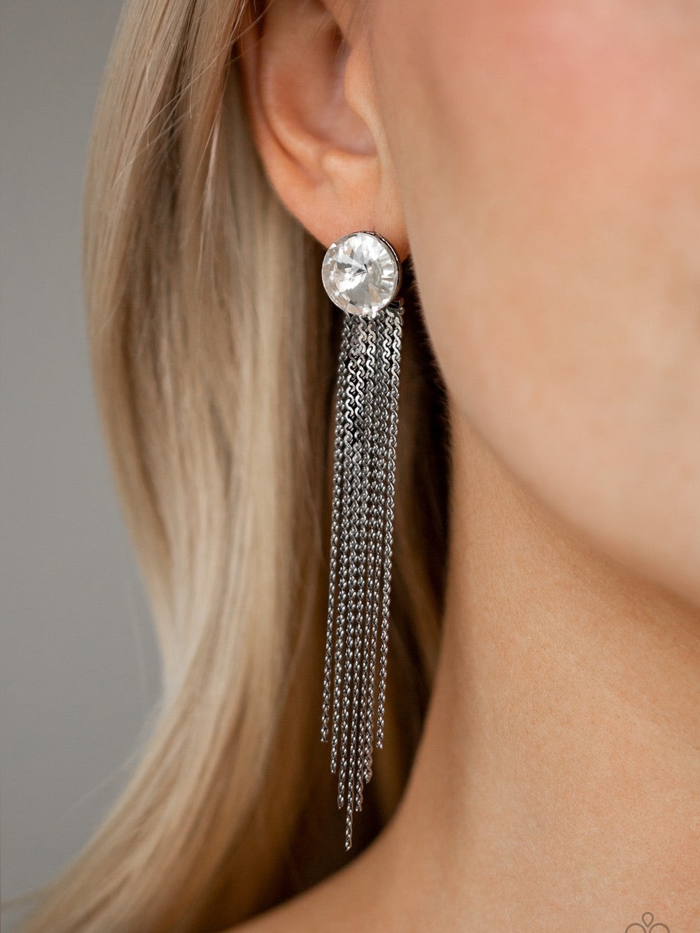 👉🏻 FREE ADD ON 👈🏻 Paparazzi “Level Up” Crystal Stud & Gunmetal Chain Earring